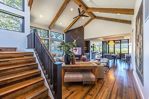 Cliffside Oasis 4 Bedroom Home