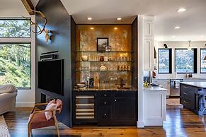 Cliffside Oasis 4 Bedroom Home