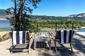 Cliffside Oasis 4 Bedroom Home