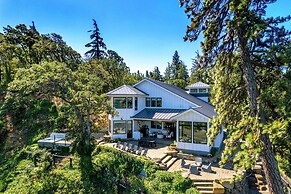 Cliffside Oasis 4 Bedroom Home