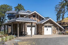 Cliffside Oasis 4 Bedroom Home