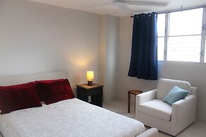 Private Two Bedroom Waikiki Getaway 2 Condo by RedAwning