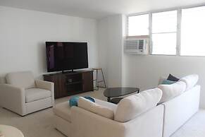 Private Two Bedroom Waikiki Getaway 2 Condo by RedAwning