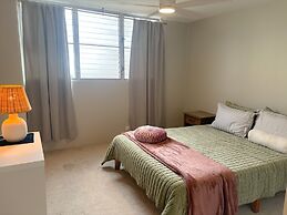 Private Two Bedroom Waikiki Getaway 2 Condo by RedAwning