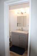 Private Two Bedroom Waikiki Getaway 2 Condo by RedAwning