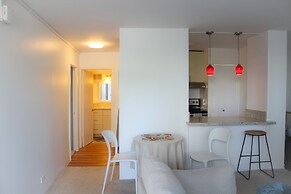Private Two Bedroom Waikiki Getaway 2 Condo by RedAwning