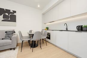 Warsaw Apartment With Parking by Renters