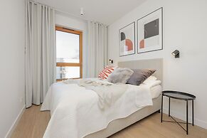 Warsaw Apartment With Parking by Renters