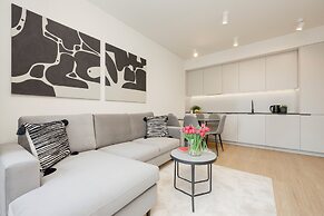 Warsaw Apartment With Parking by Renters