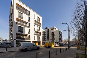 Warsaw Apartment With Parking by Renters