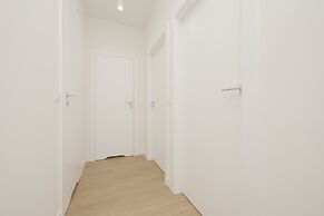 Warsaw Apartment With Parking by Renters