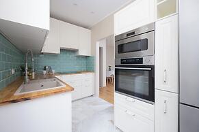 Apartment Near Old Town by Renters