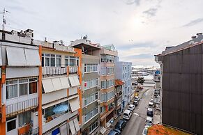 Studio With a Sea View Balcony in Bakirkoy