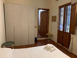 Sdrucciolo dei Pitti First Floor