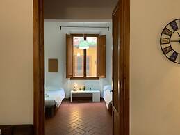 Sdrucciolo dei Pitti First Floor