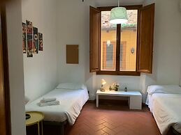 Sdrucciolo dei Pitti First Floor