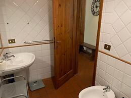 Sdrucciolo dei Pitti First Floor