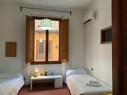 Sdrucciolo dei Pitti First Floor