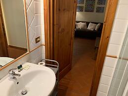 Sdrucciolo dei Pitti First Floor