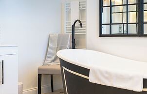 Gloucester Place Townhouse with Hot Tub