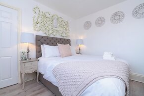 Gloucester Place Townhouse with Hot Tub