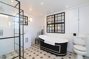 Gloucester Place Townhouse with Hot Tub