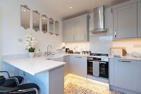 Gloucester Place Townhouse with Hot Tub