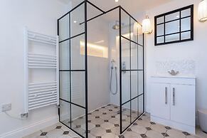 Gloucester Place Townhouse with Hot Tub