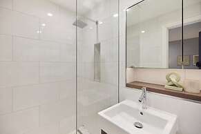 The Westbourne Park Place - Elegant 3bdr Flat