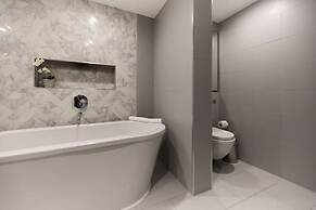 The Westbourne Park Place - Elegant 3bdr Flat