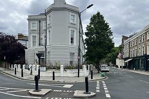 The Westbourne Park Place - Elegant 3bdr Flat