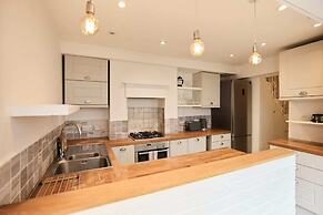 The Fulham Hideout - Modish 2bdr Flat With Patio