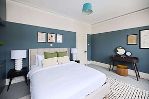 The Fulham Hideout - Modish 2bdr Flat With Patio