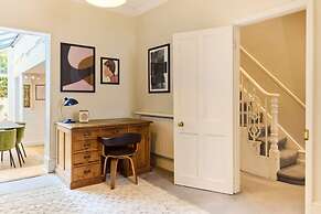 The Fulham Asylum - Modish 2bdr Flat With Patio