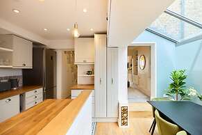 The Fulham Asylum - Modish 2bdr Flat With Patio