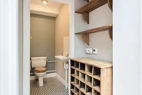 The Fulham Asylum - Modish 2bdr Flat With Patio