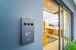 Premium Luxury Apartment by Smart Home