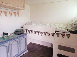 Secluded Converted Horsebox Retreat in Welcombe
