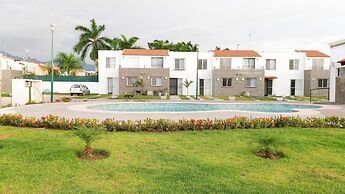 Modern Pool Side House