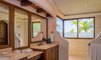 Stunning Ocean Views, Private Pool, & Seaside Golf