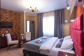 Kraveli Hotel