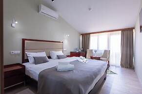 Kraveli Hotel
