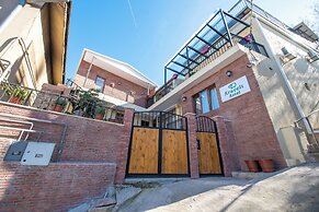 Kraveli Hotel