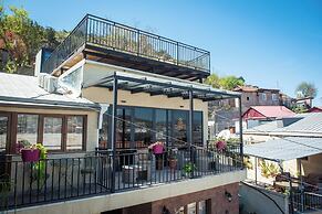 Kraveli Hotel