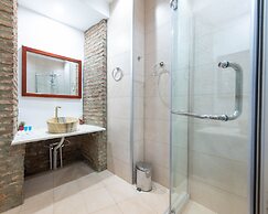 Kraveli Hotel