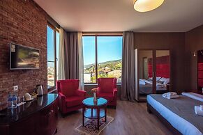 Kraveli Hotel