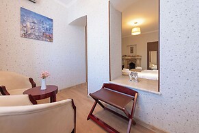 Kraveli Hotel