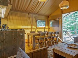 Nice Safari Tent With Bathroom, on a Holiday Park in De Maasduinen
