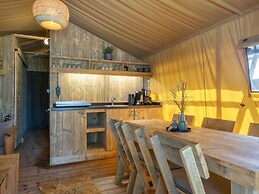 Nice Safari Tent With Bathroom, on a Holiday Park in De Maasduinen