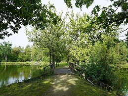 Nice Tent Lodge Near a Lake